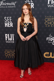 Sadie Sink feet photo thumbnail