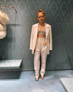 Sadie Sink feet photo thumbnail
