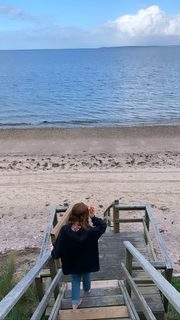 Sadie Sink feet photo thumbnail