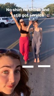 Sadie Sink feet photo thumbnail