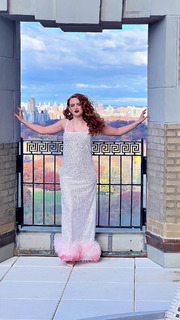 Sadie Sink feet photo thumbnail