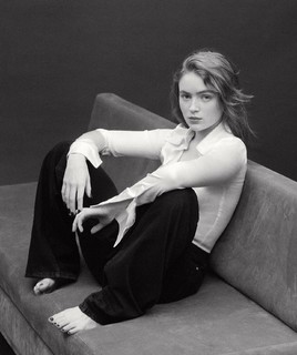Sadie Sink feet photo thumbnail