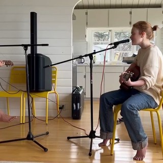 Sadie Sink feet photo thumbnail