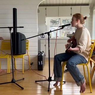 Sadie Sink feet photo thumbnail