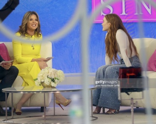 Sadie Sink feet photo thumbnail