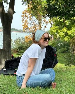 Sadie Sink feet photo thumbnail