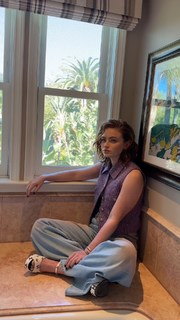 Sadie Sink feet photo thumbnail