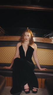 Sadie Sink feet photo thumbnail