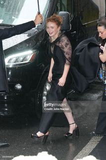Sadie Sink feet photo 1
