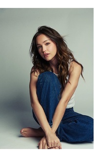 Sadie Stanley feet photo thumbnail