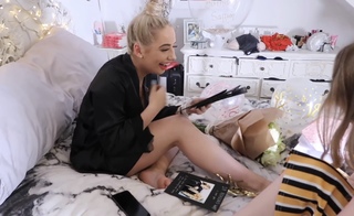 Saffron Barker feet photo thumbnail