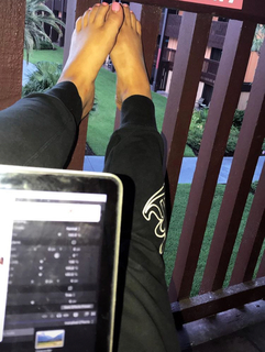 Saffron Barker feet photo thumbnail