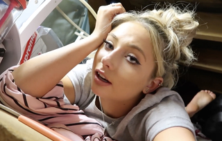 Saffron Barker feet photo thumbnail