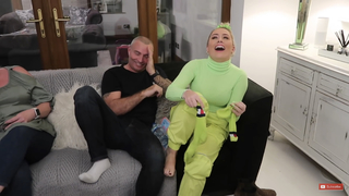 Saffron Barker feet photo thumbnail