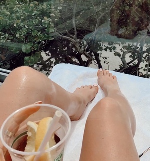 Saffron Barker feet photo thumbnail