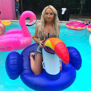 Saffron Barker feet photo thumbnail