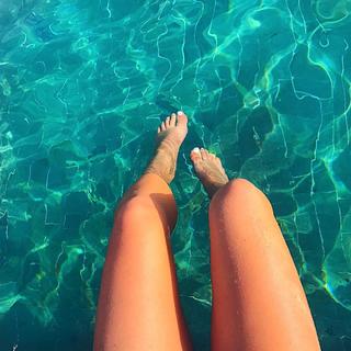 Saffron Barker feet photo thumbnail