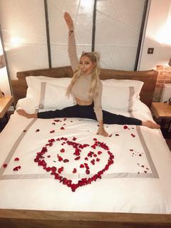 Saffron Barker feet photo thumbnail