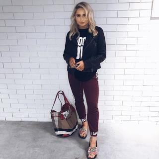 Saffron Barker feet photo thumbnail