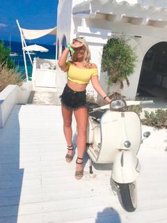 Saffron Barker feet photo thumbnail