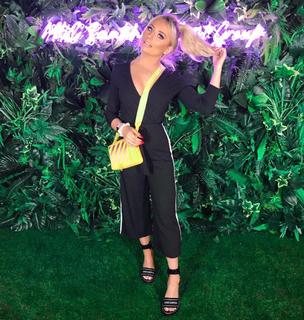 Saffron Barker feet photo thumbnail