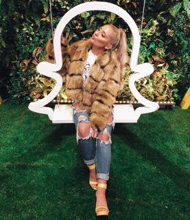 Saffron Barker feet photo thumbnail