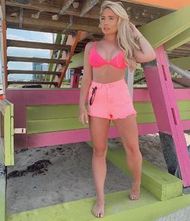 Saffron Barker feet photo thumbnail