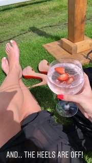 Saffron Barker feet photo thumbnail