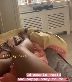 Saffron Barker feet photo thumbnail