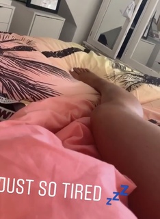 Saffron Barker feet photo thumbnail