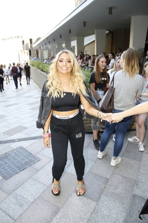 Saffron Barker feet photo thumbnail