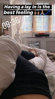 Saffron Barker feet photo thumbnail