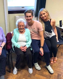 Saffron Barker feet photo thumbnail