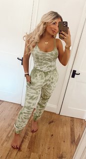 Saffron Barker feet photo thumbnail