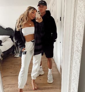 Saffron Barker feet photo thumbnail