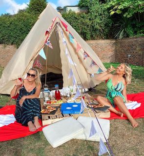 Saffron Barker feet photo thumbnail