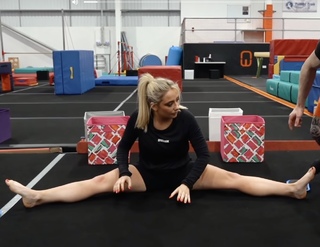 Saffron Barker feet photo thumbnail