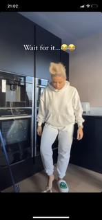 Saffron Barker feet photo thumbnail