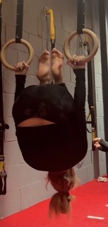 Saffron Barker feet photo thumbnail