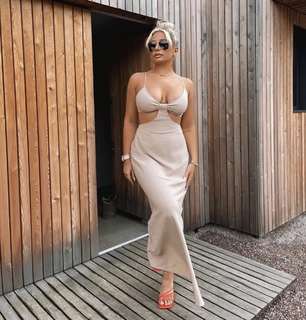 Saffron Barker feet photo thumbnail