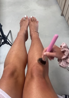 Saffron Barker feet photo thumbnail