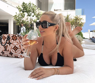 Saffron Barker feet photo thumbnail