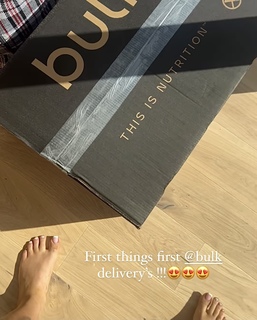 Saffron Barker feet photo thumbnail