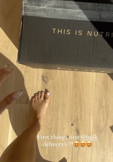 Saffron Barker feet photo thumbnail