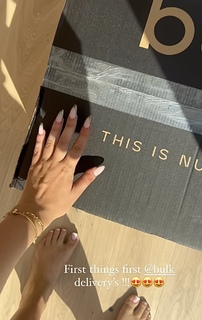 Saffron Barker feet photo thumbnail