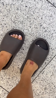 Saffron Barker feet photo thumbnail