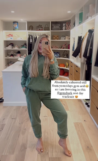 Saffron Barker feet photo thumbnail