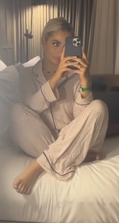 Saffron Barker feet photo thumbnail