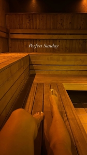 Saffron Barker feet photo thumbnail