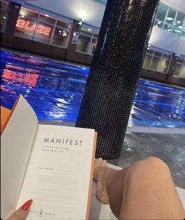 Saffron Barker feet photo thumbnail